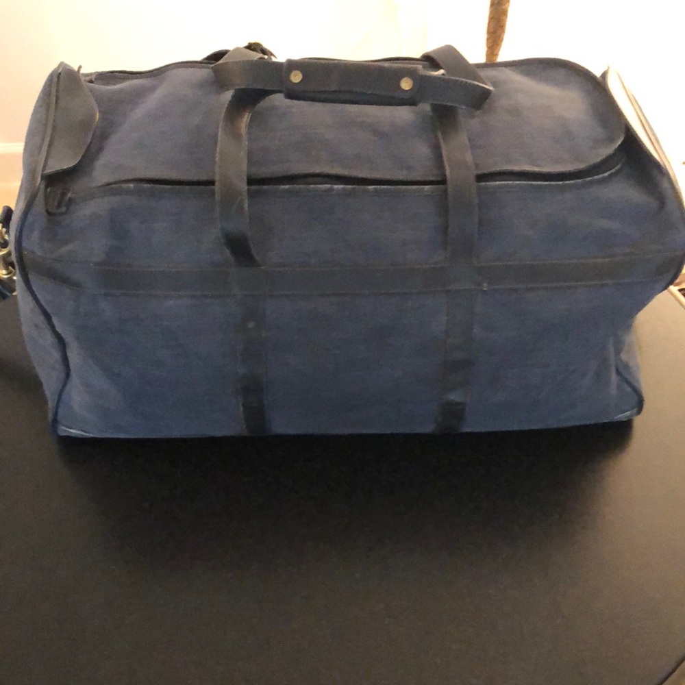 Gucci Travel Bag. Genuine Gucci Blue Duffel Bag Durable Travel Companion